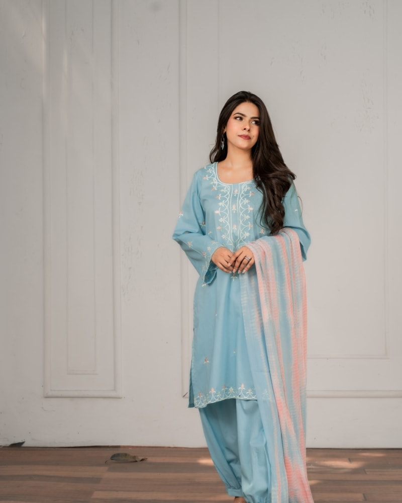 She is Graceful - Image 7
