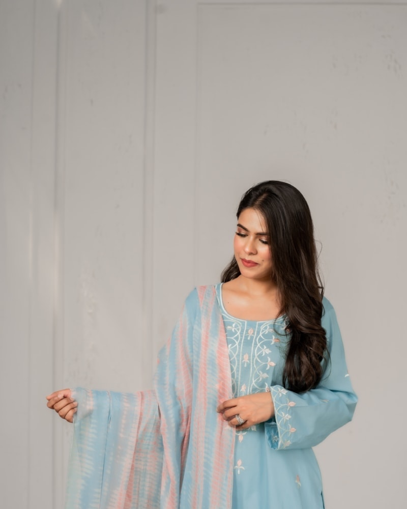 She is Graceful - Image 4